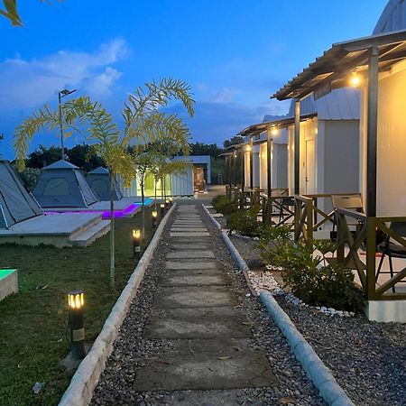 Camp Palo Bandera Hotell Calatagan Eksteriør bilde